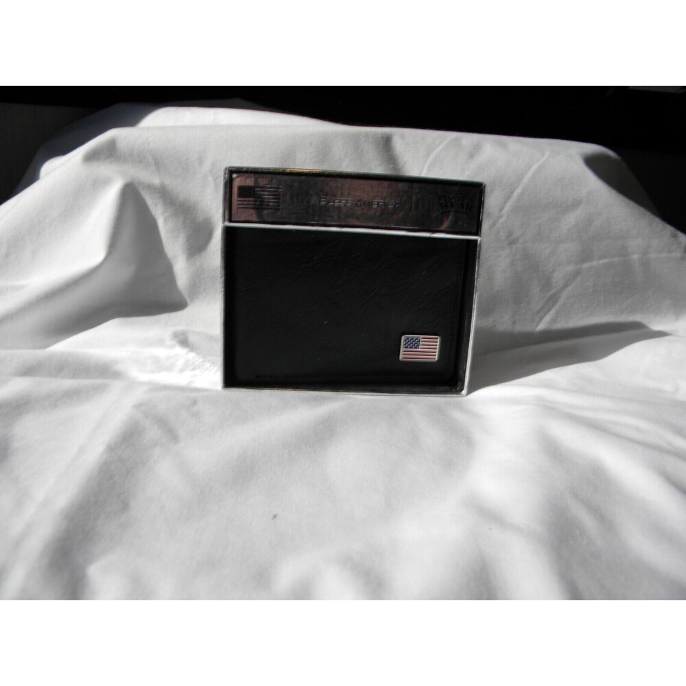 Prayer Wear Men's Black vegan leather Wallet & a metal American flag on front